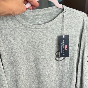 Brand new vineyards vine performance long sleeve tee shirt.